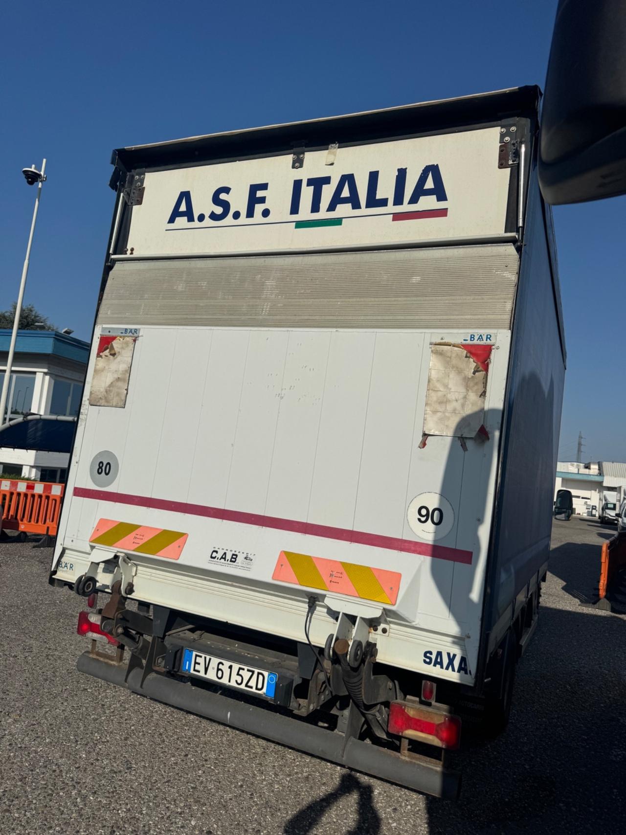 Iveco Dailly 65 con telone e pedana idraulica