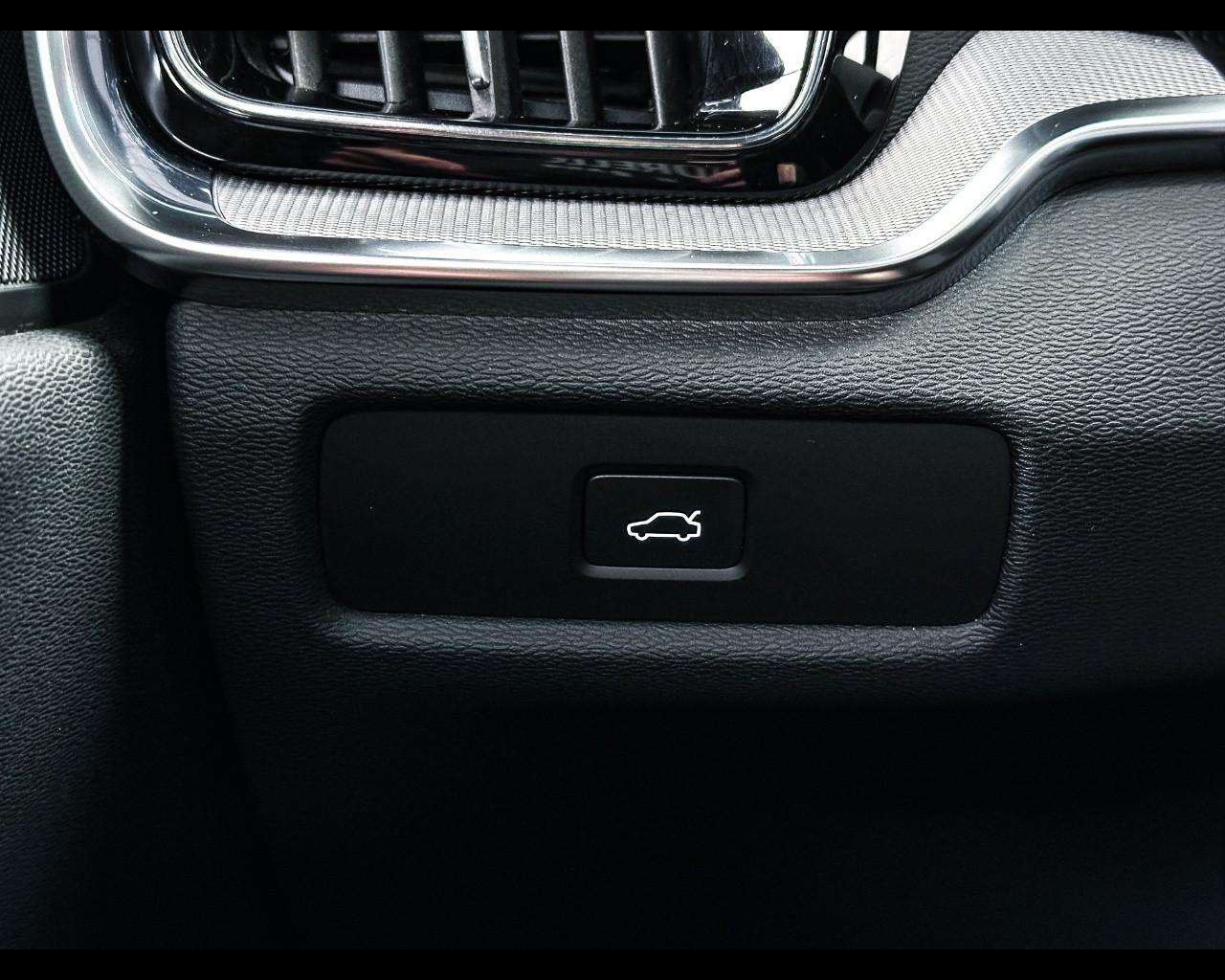 VOLVO V60 CC (2018-2024) - V60 Cross Country B4 (d) AWD automatico Plus