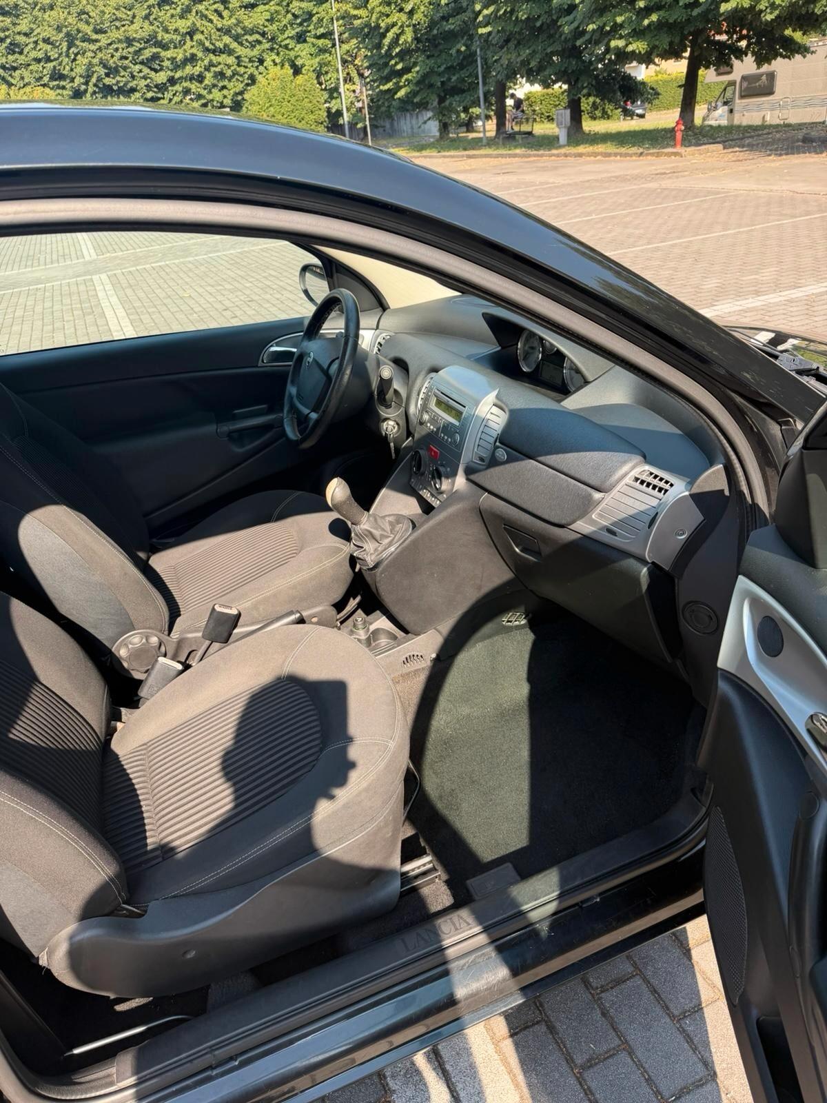 Lancia Ypsilon 1.3 MJT 75 CV MomoDesign