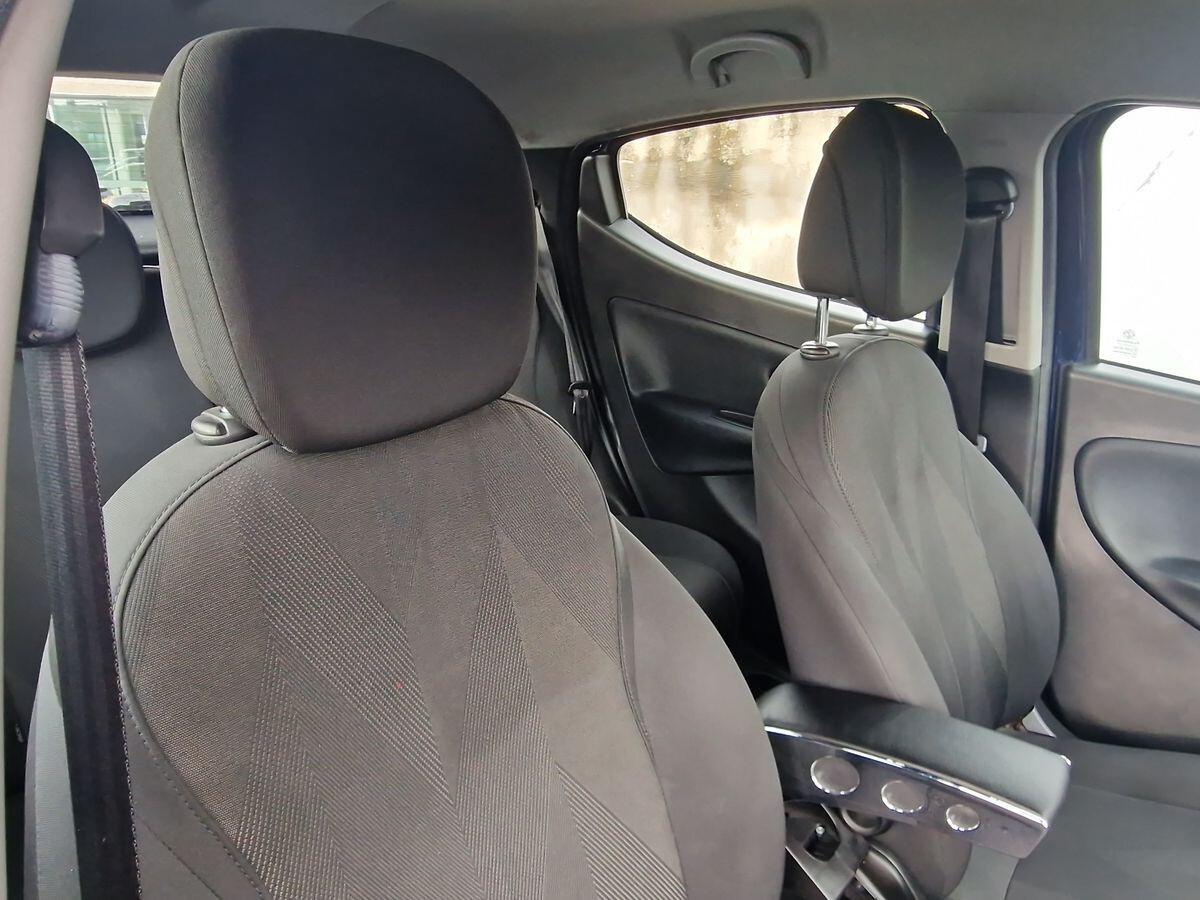 LANCIA YPSILON 1.2 B/GPL ECOCHIC GOLD