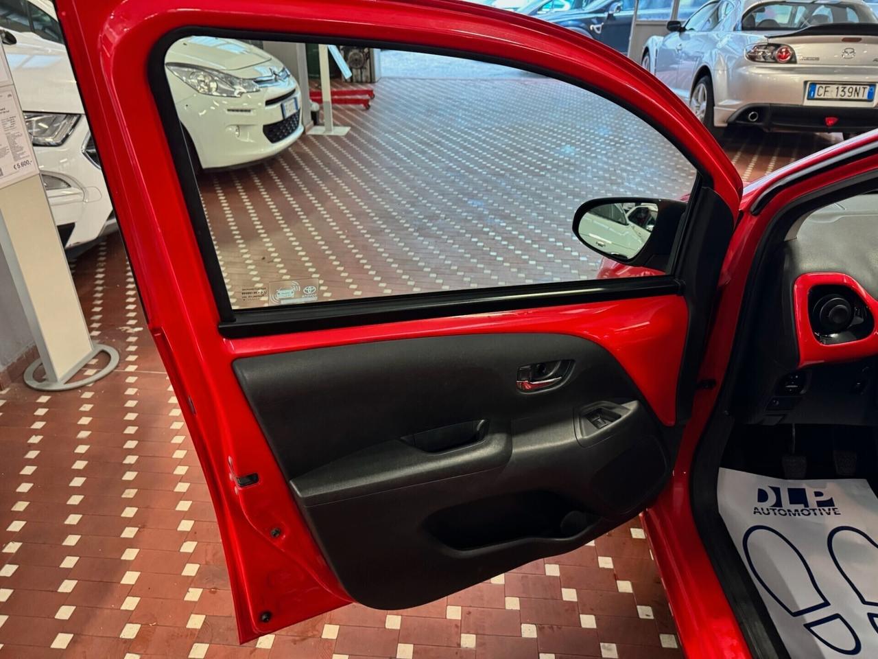 Toyota Aygo 1.0 VVT-i 69 CV 5 porte x-clusiv - CABRIO