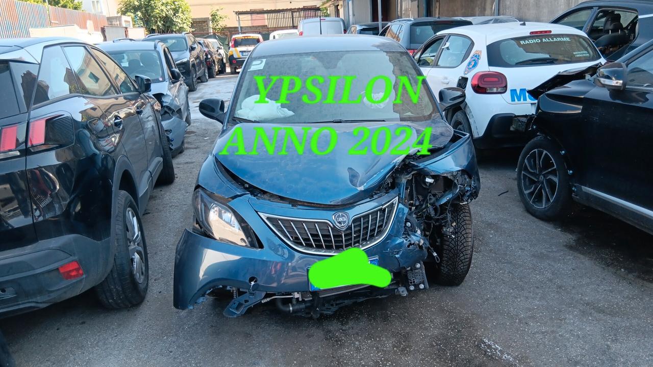 LANCIA YPSILON INCIDENTATA SINISTRATA MONDIALCARS 024