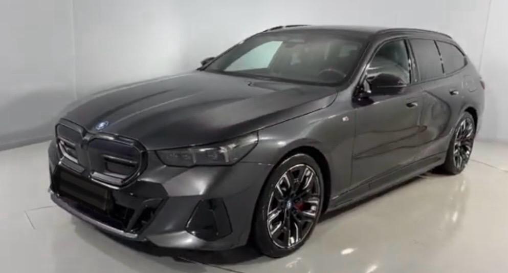 Bmw I5 M60 Touring XDrive (disponibili più colori)