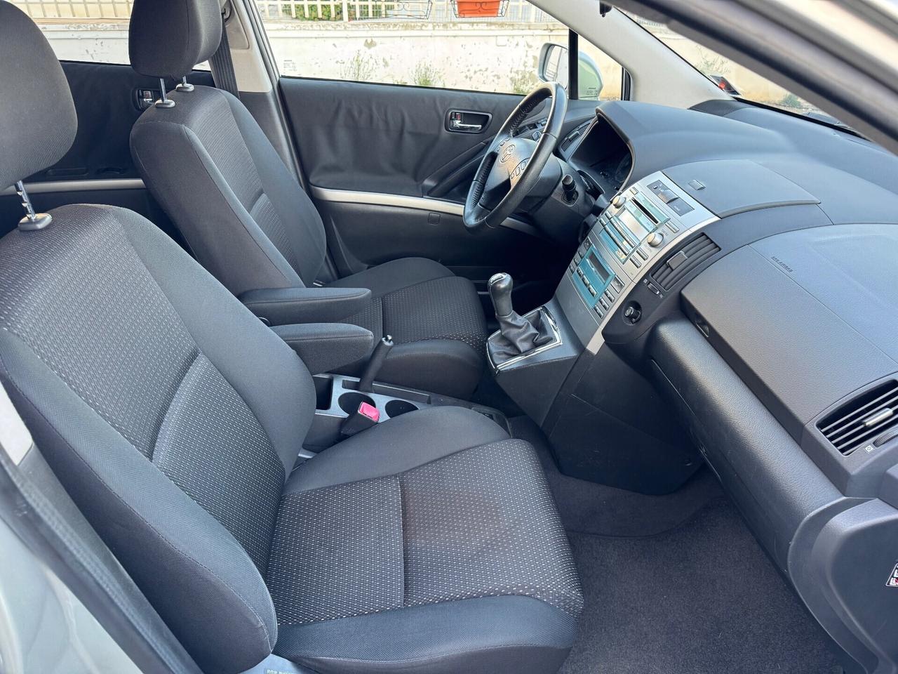 Toyota Corolla Verso 2.2 D-4D -SOLO 124.000 KM-