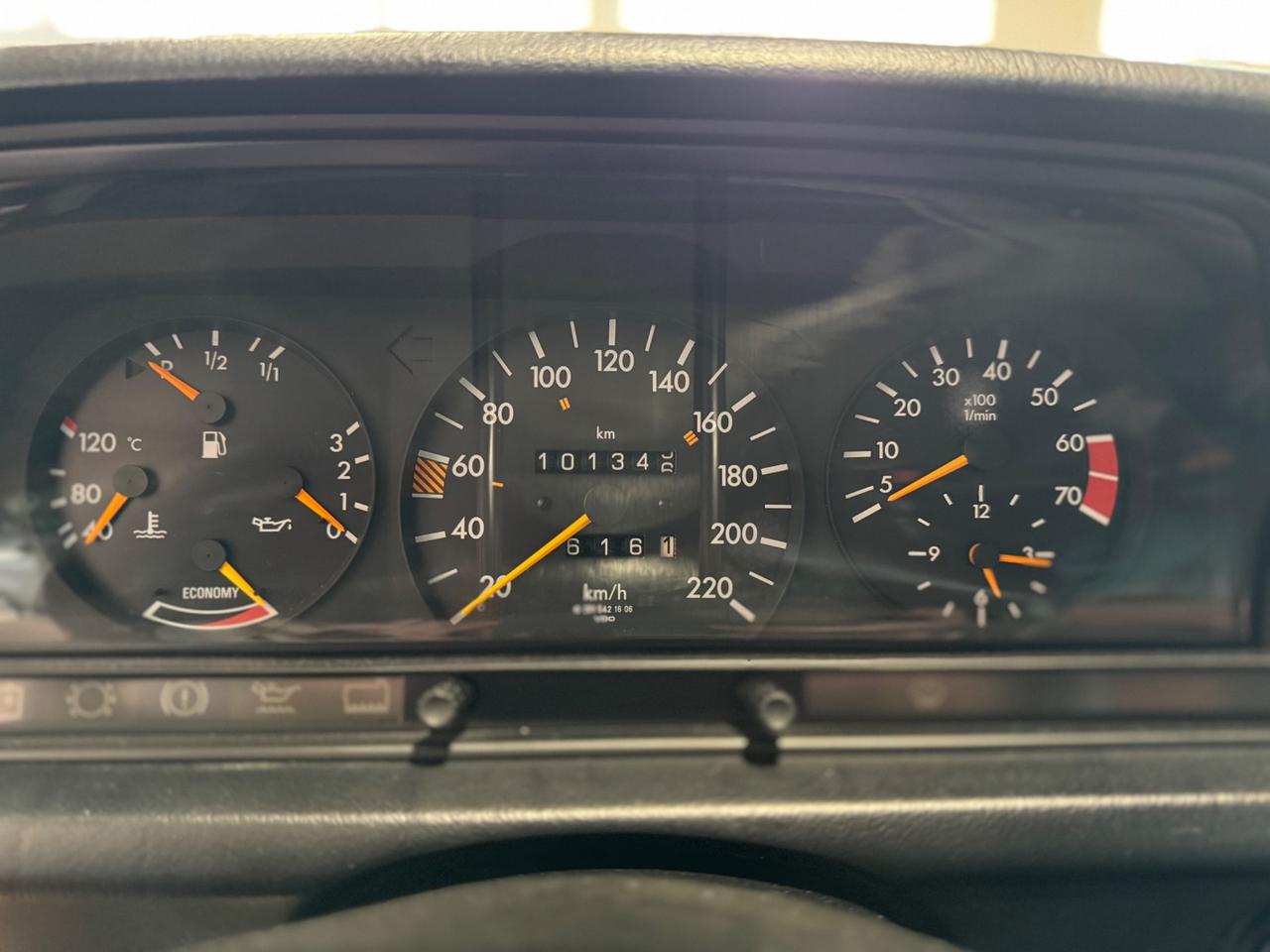 Mercedes-benz 190E 2.0 - ASI - Book Service