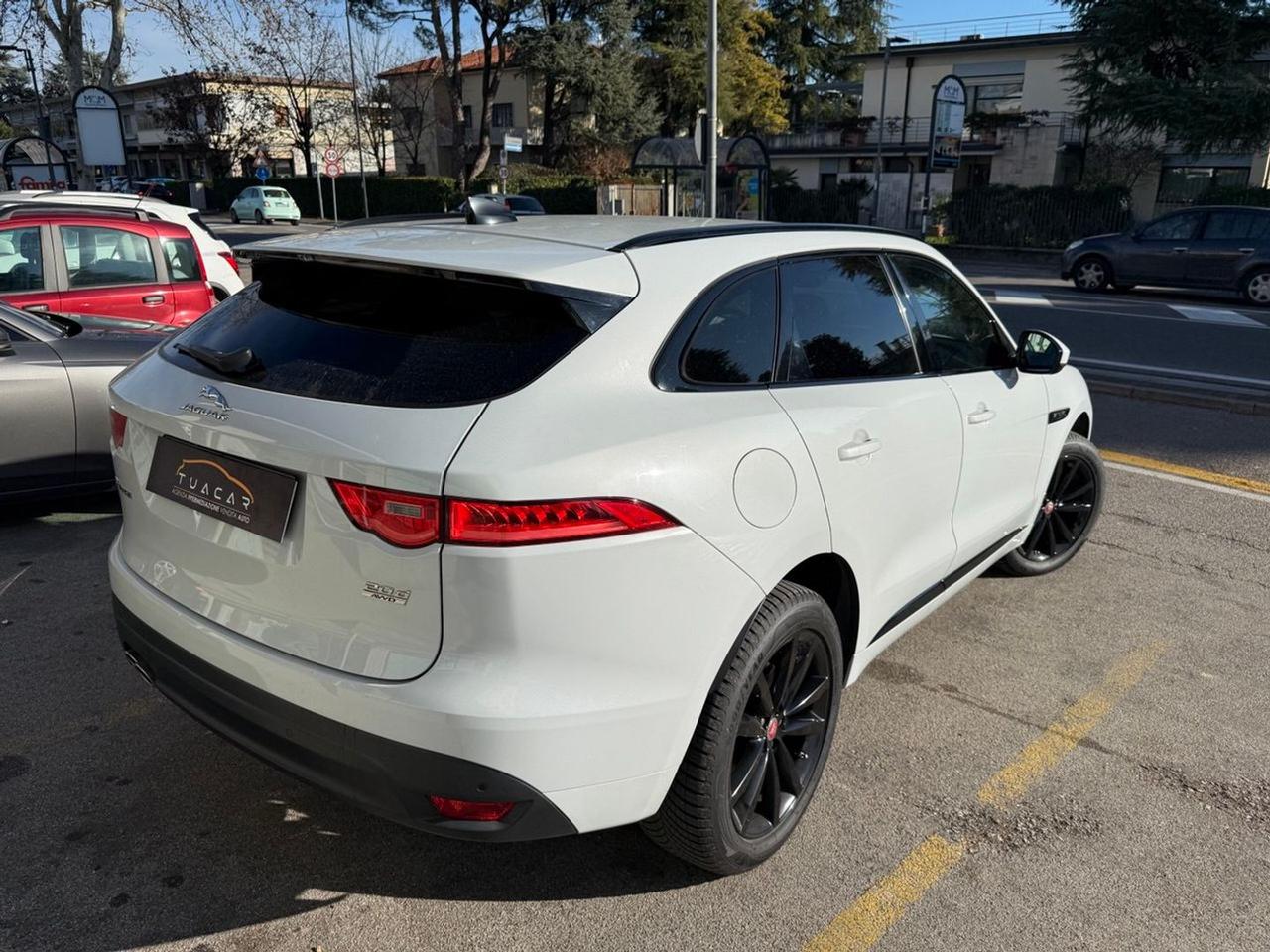 Jaguar F-Pace 180 cv #8582