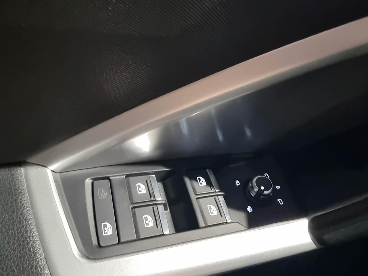 AUDI Q3 35 TDI S tronic Business • Virtual Cockpit • LED • Navi • Euro 6