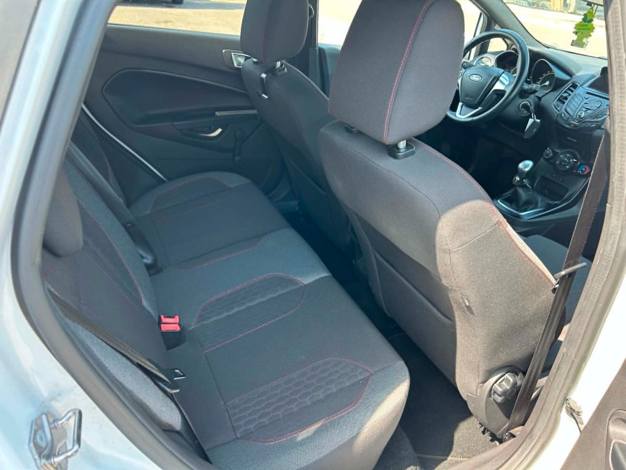 Ford Fiesta 1.5 TDCi 75CV 5 porte ST-Line NEOPATENTATI