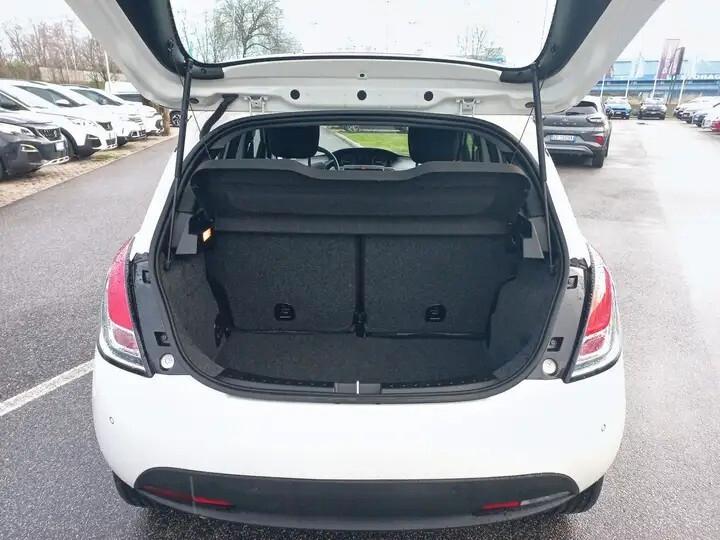 Lancia Ypsilon 1.2 69 CV 5 porte Ecochic Silver