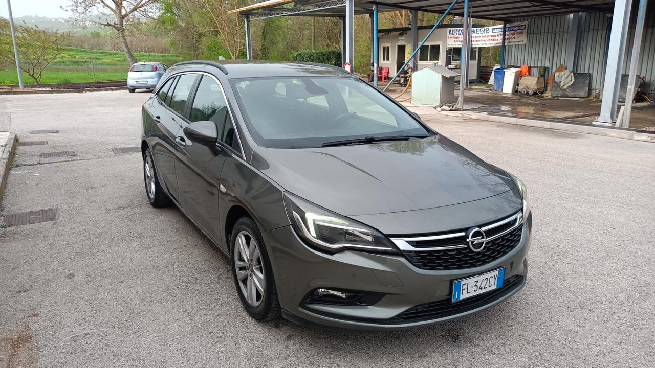 Opel Astra 1.6 Diesel anno 2017 navigatore