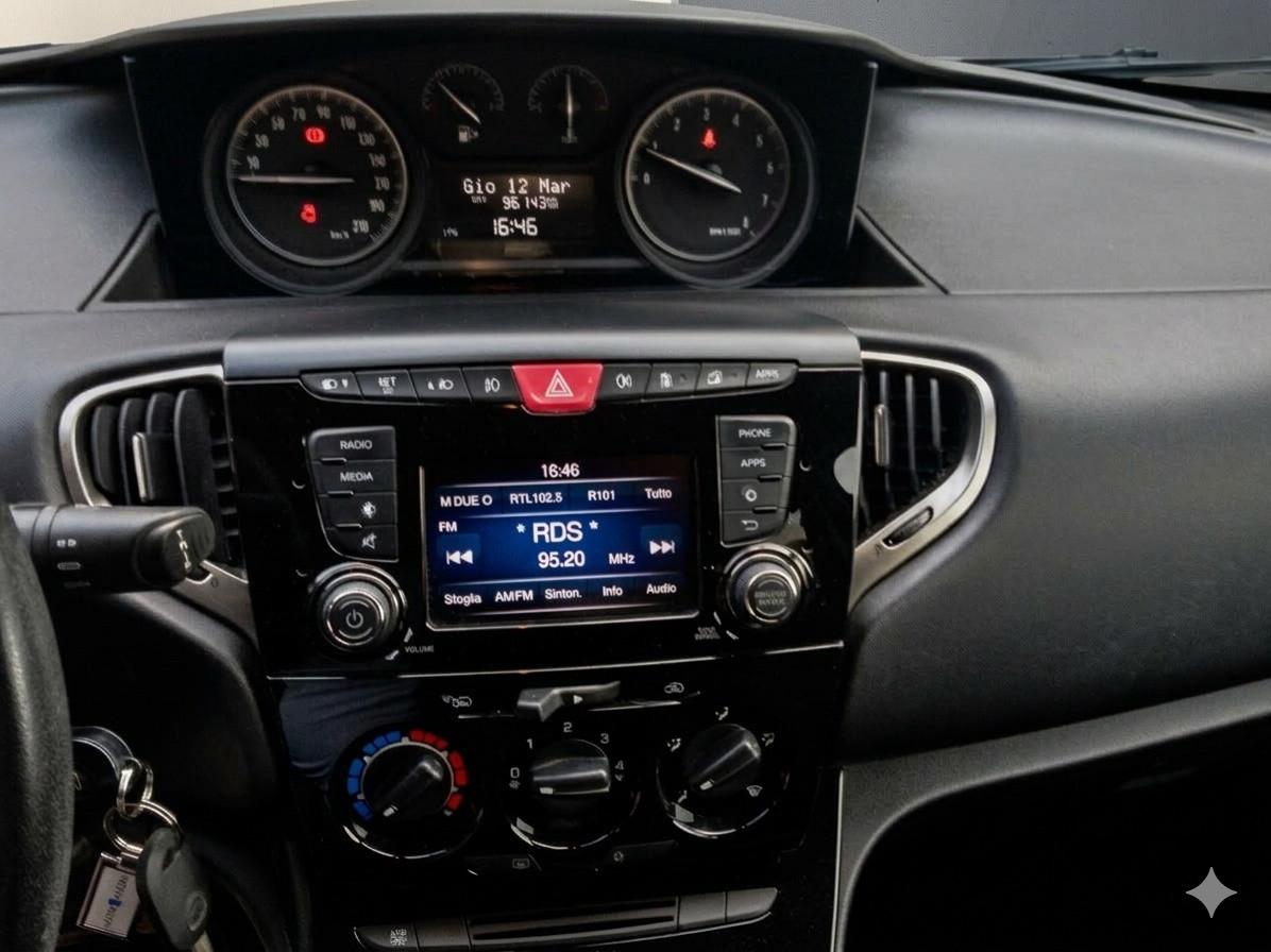 LANCIA Ypsilon 3ª serie - Ypsilon 1.2 69 CV 5 porte GPL Ecochic Gol