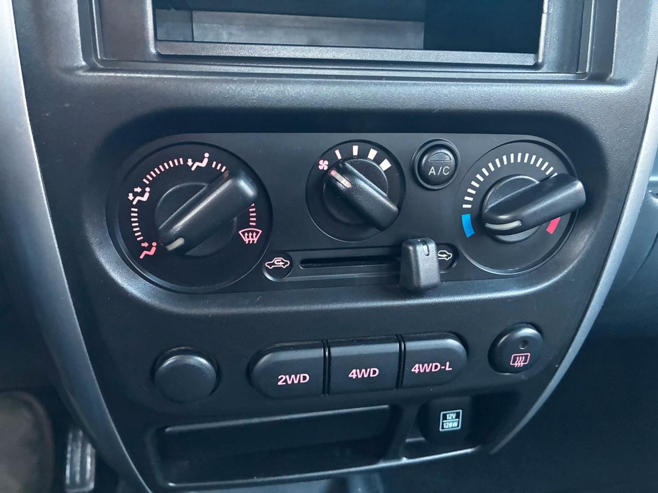 SUZUKI JIMNY 4WD 1.3i 85CV - GANCIO TRAINO