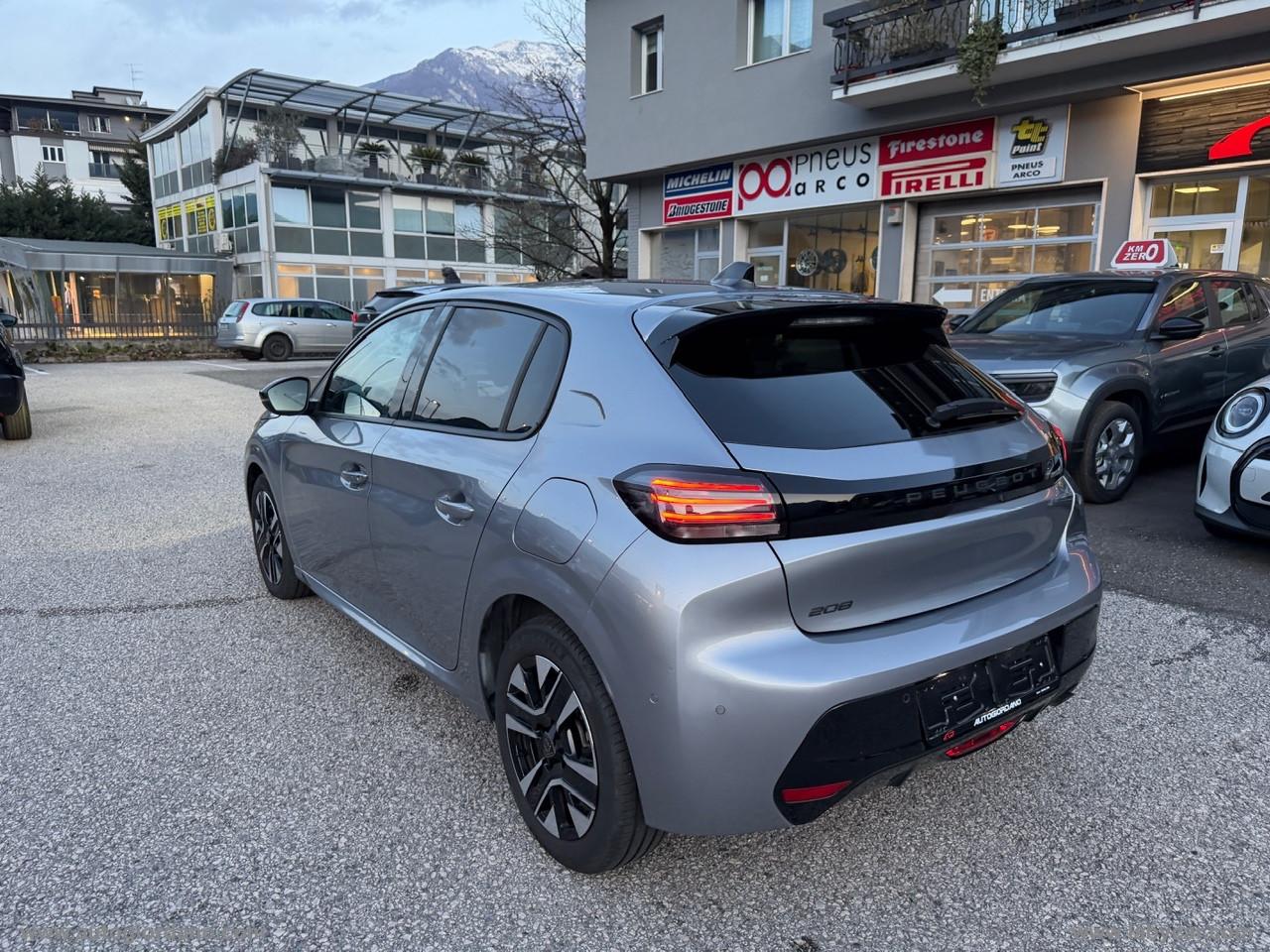 PEUGEOT 208 PureTech 100 S&S 5p. Allure PACK NAVIGATION + VISON PACK + VIIOPARK 2 + PARK DRIVE