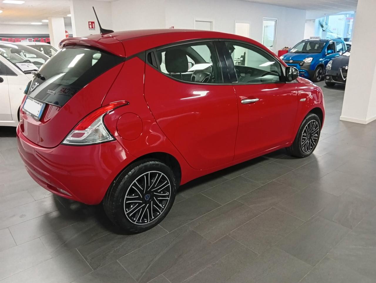 Lancia Ypsilon 1.0 FireFly 5 porte S&S Hybrid Ecochic Gold