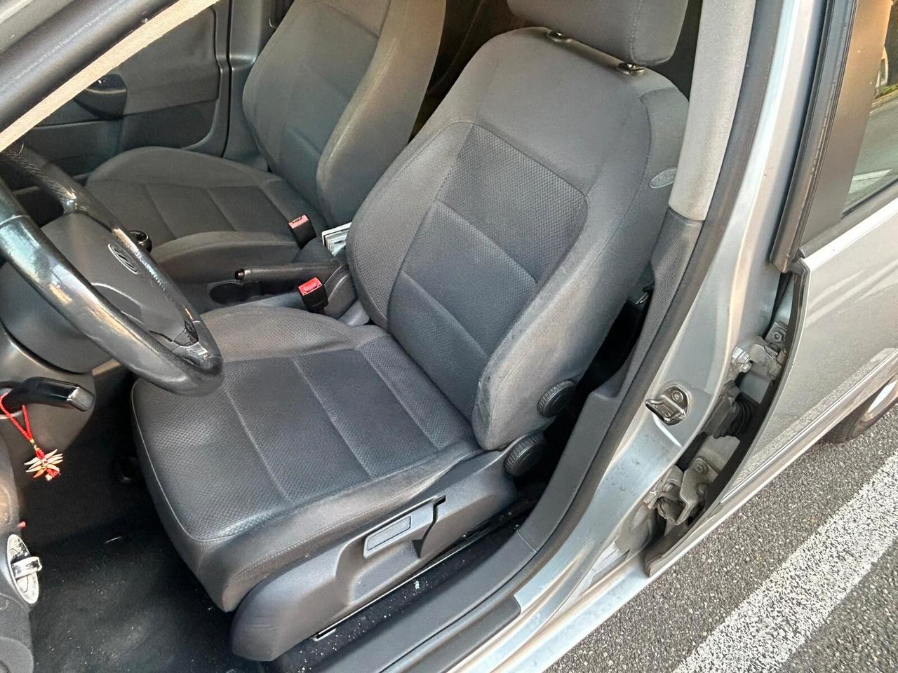 Volkswagen Golf 5p 1.6 fsi - ANCHE PER NEOPATENTATI