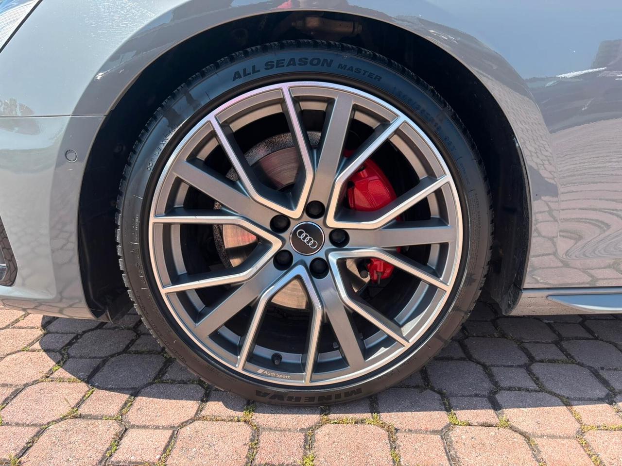 Audi A4 Avant 40 TDI quattro S tronic line edition