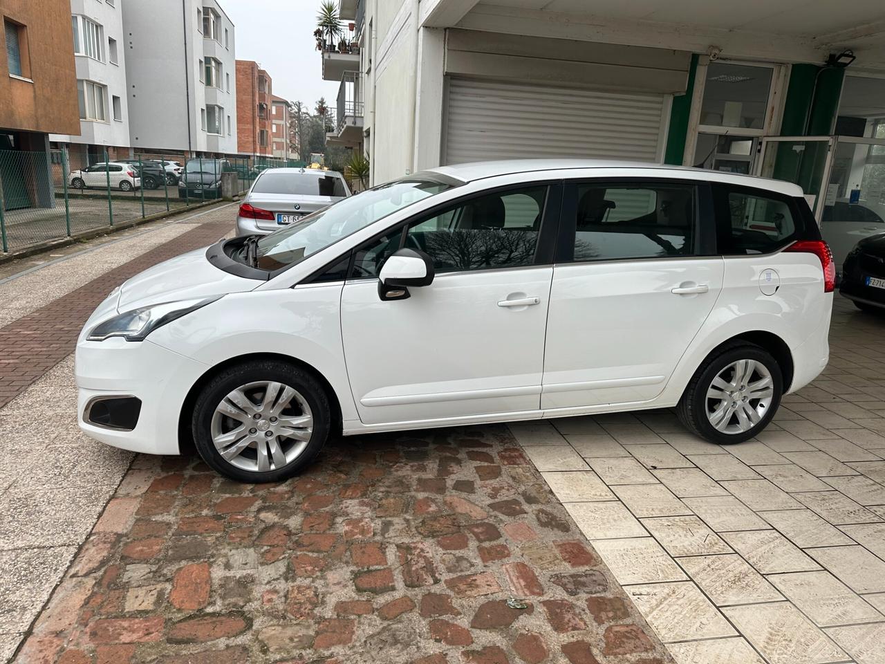 Peugeot 5008 1600 HDI AUT. 7 POSTI