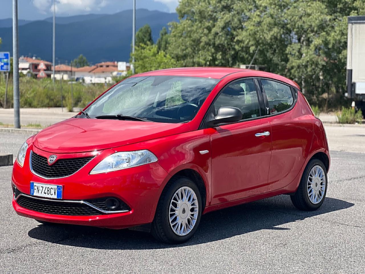 Lancia Ypsilon 1.2 69 CV 5 porte Silver