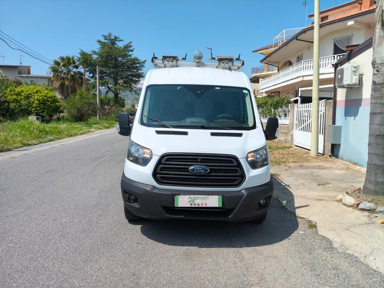 Ford Transit 2.0TDCi 130CV con allestimento
