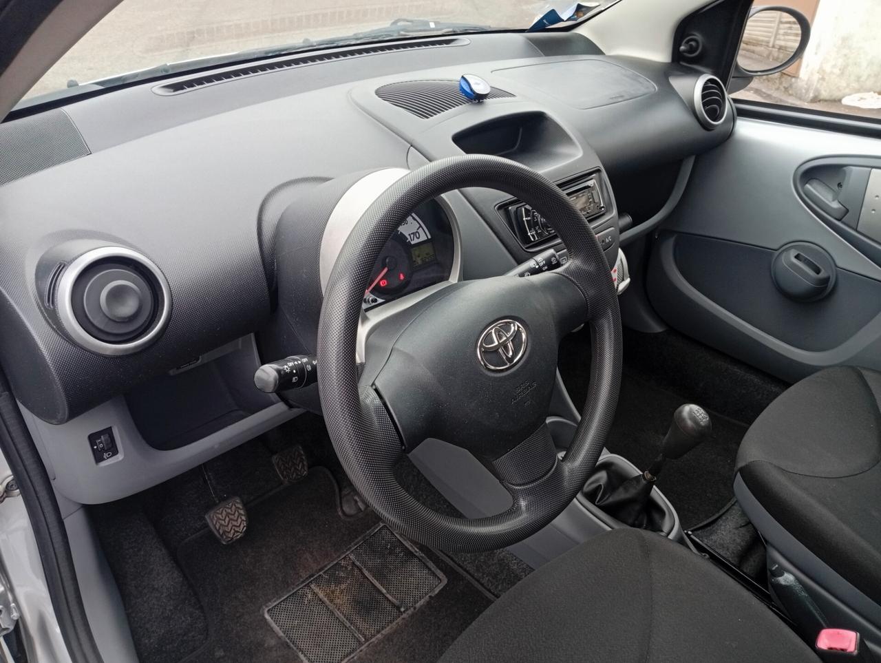 Toyota Aygo 1.0 12V VVT-i 5 porte NEOPATENTATI OK