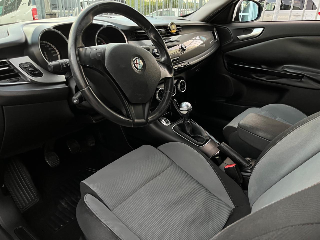 Alfa Romeo Giulietta 1.4 Turbo 120 cv Distinctive ok neopatenti