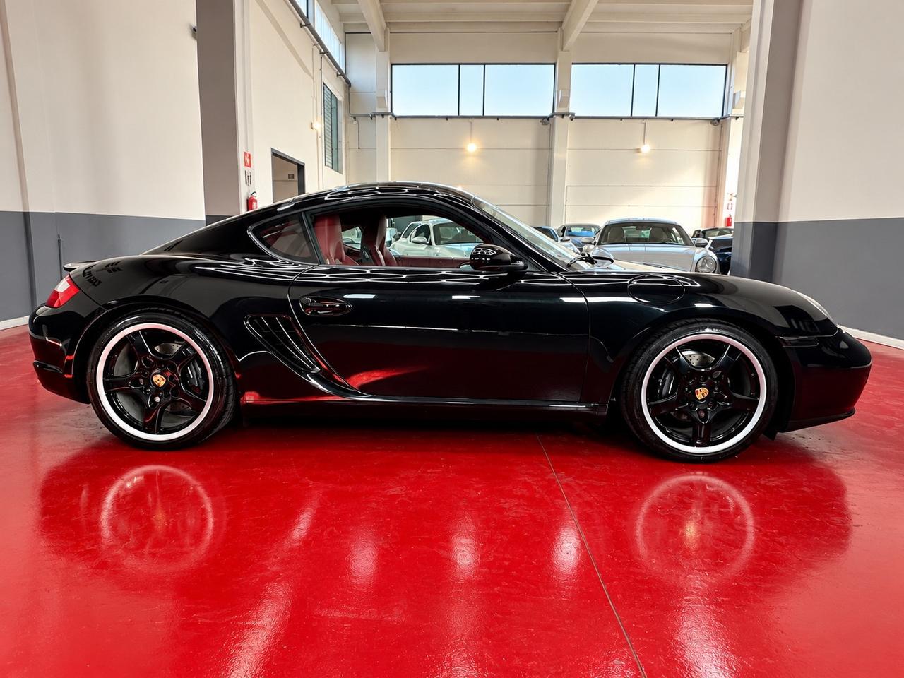 Porsche Cayman 2.7