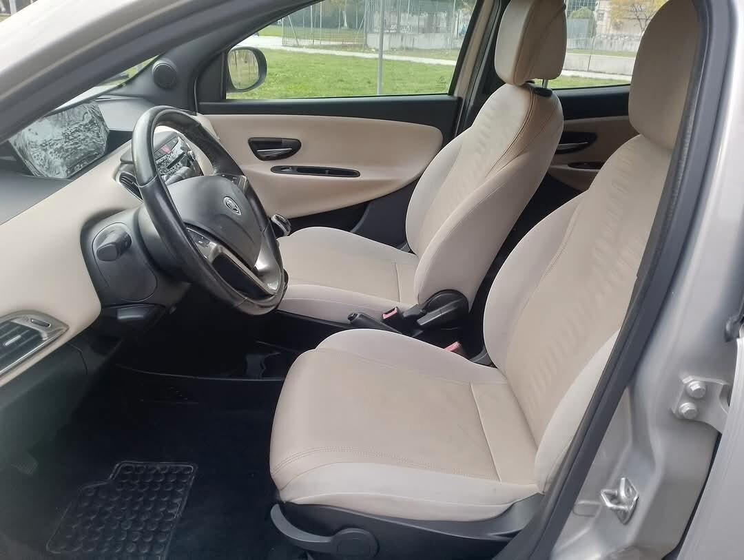 Lancia Ypsilon 1.2 69 CV 5 porte Platinum
