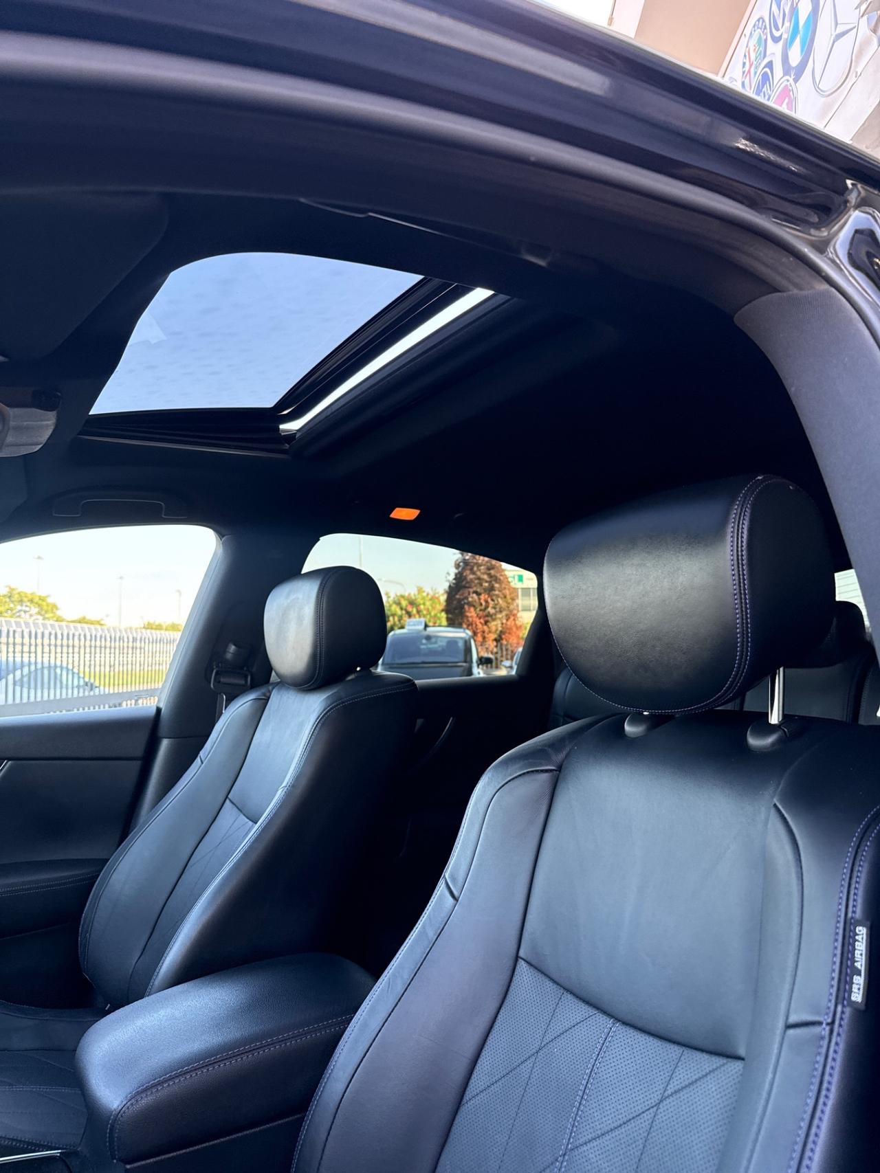 Infiniti QX70 3.0 diesel V6 AT S Design