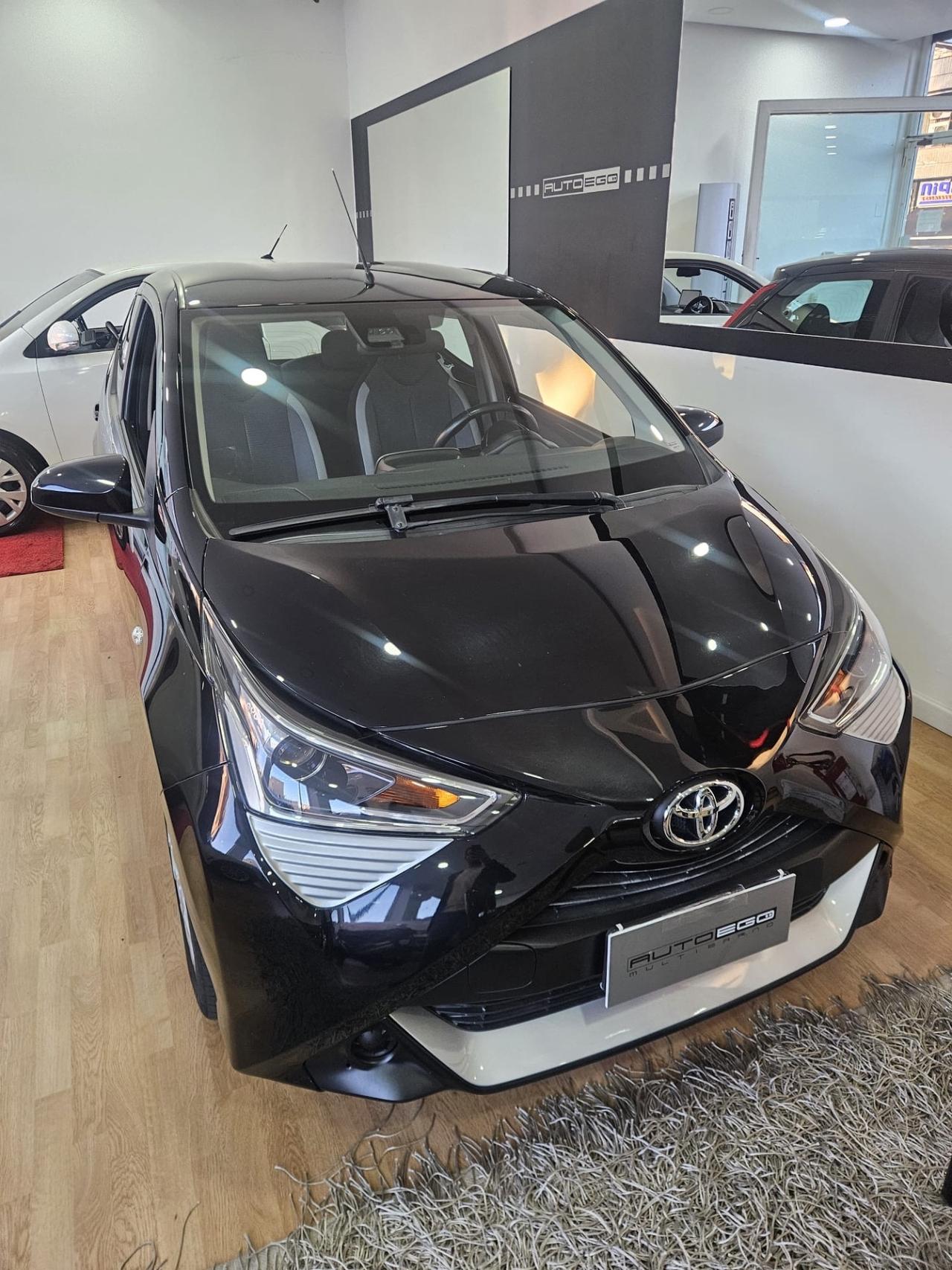 Toyota Aygo Connect 1.0 VVT-i 72 CV 5 porte x-play