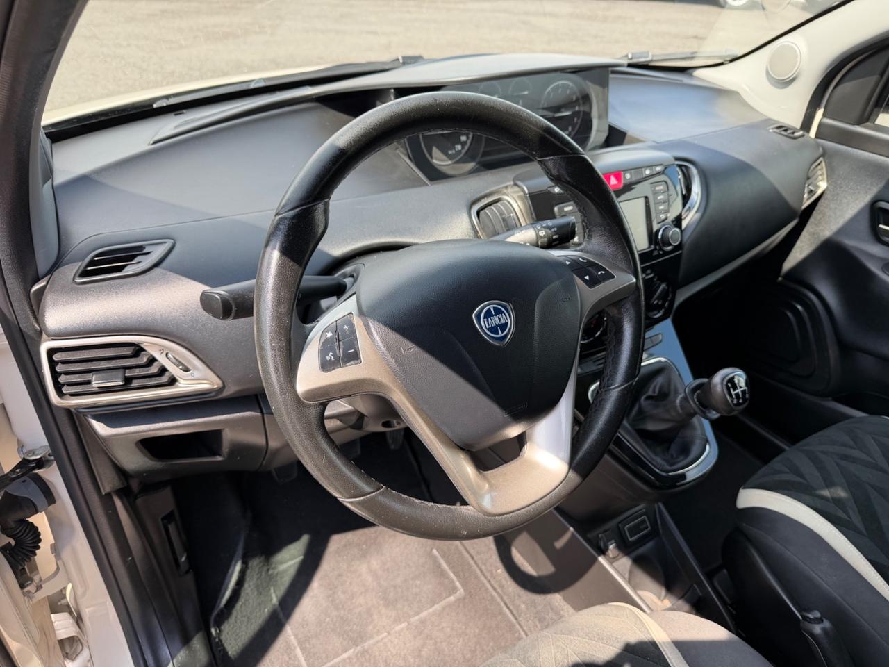 Lancia Ypsilon 1.2 69 CV 5 porte Gold Opening Edition