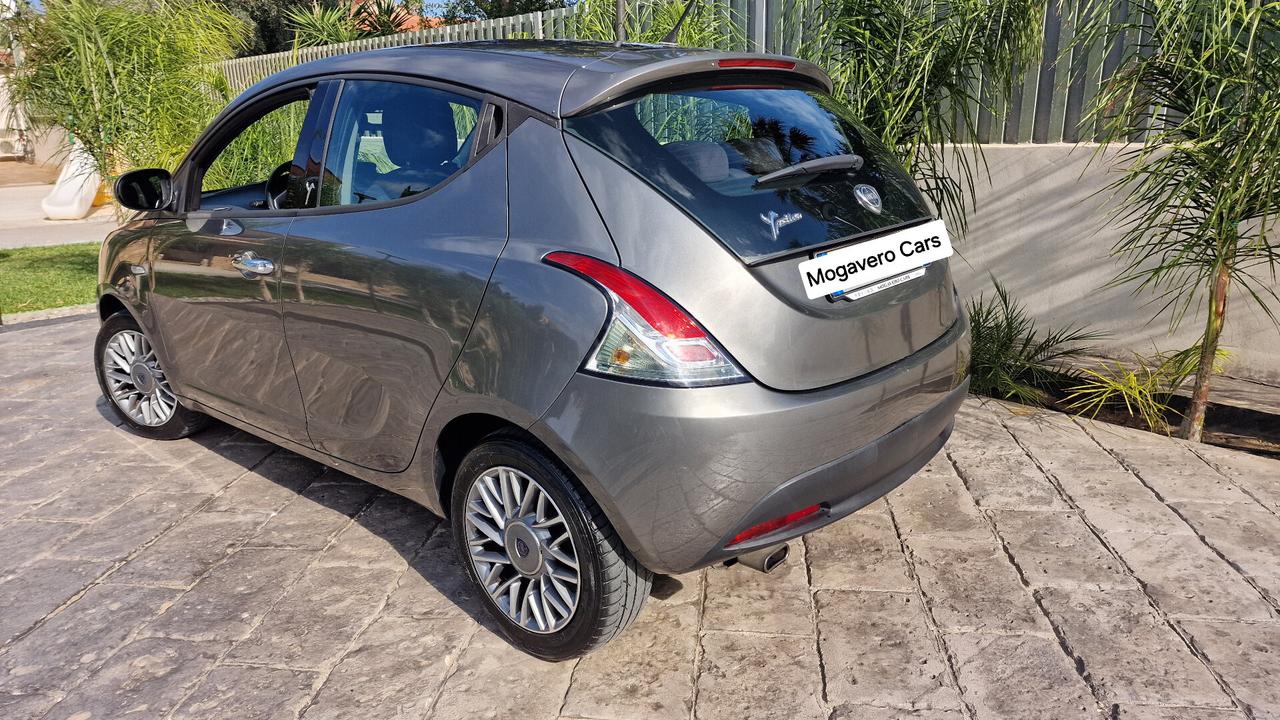 Lancia Ypsilon 1.2 69 CV 5 porte S&S Silver