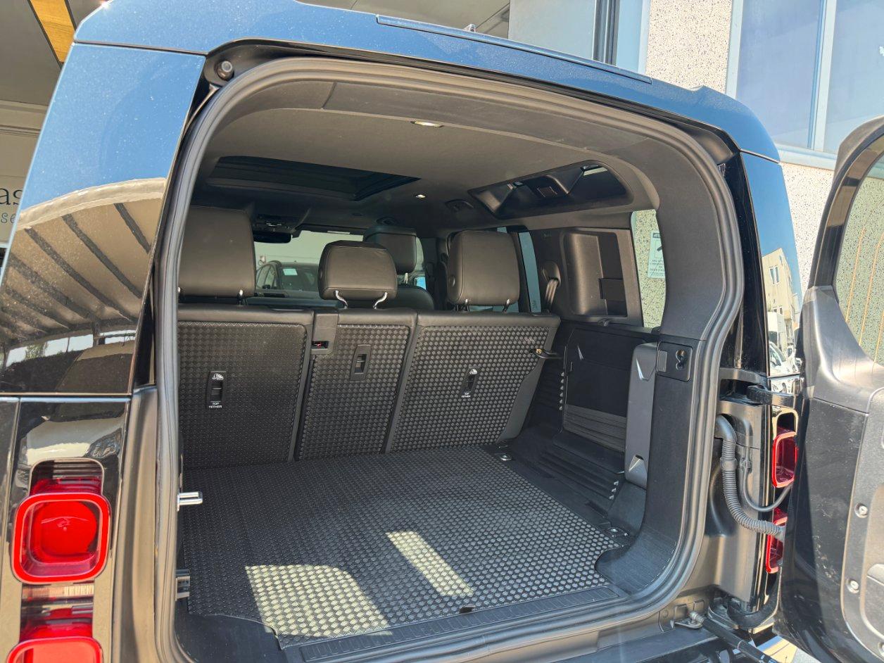 Land Rover Defender 110 3.0d i6 mhev X-Dynamic SE awd 300cv auto