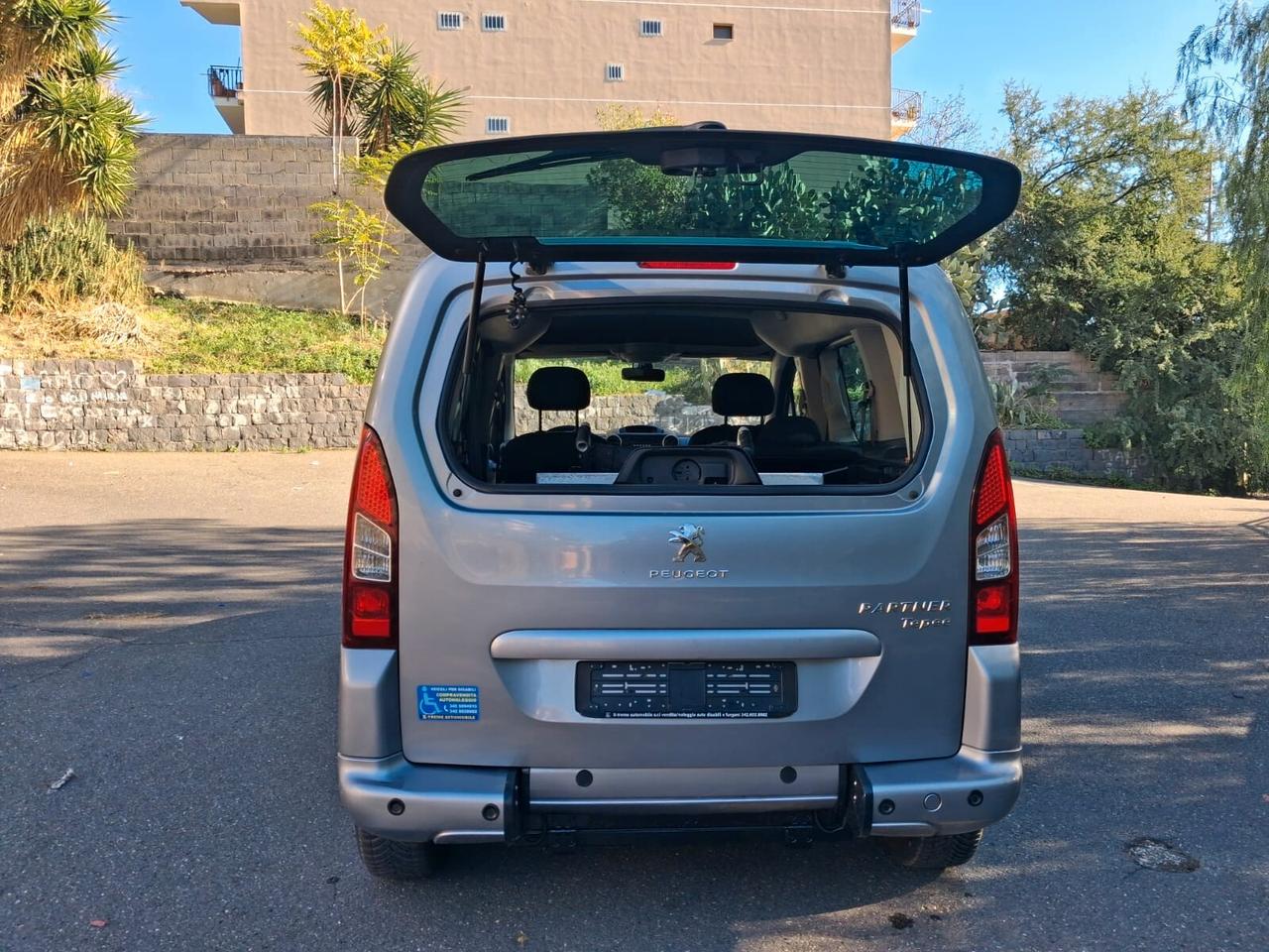 Peugeot Partner Pianale ribassato con rampa disabili in carrozzina