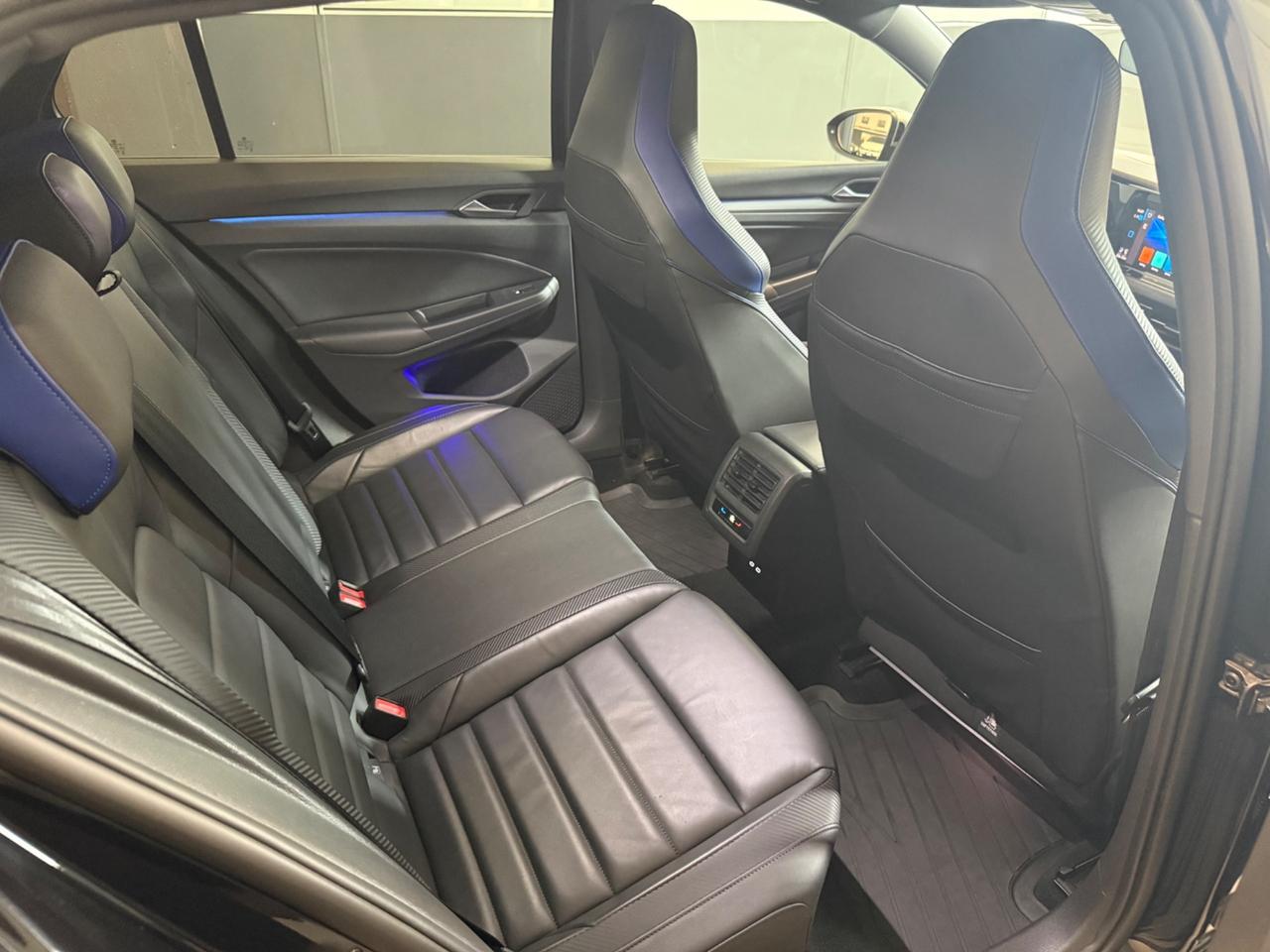 Volkswagen Golf R 4Motion Performance Akrapovic