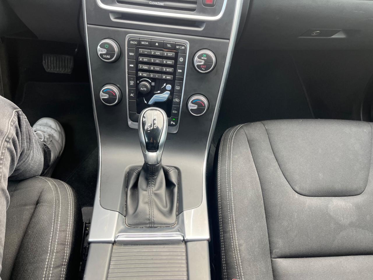 Volvo V60 D3 Geartronic R-design 2018 2.0 DIESEL 108.000 KM