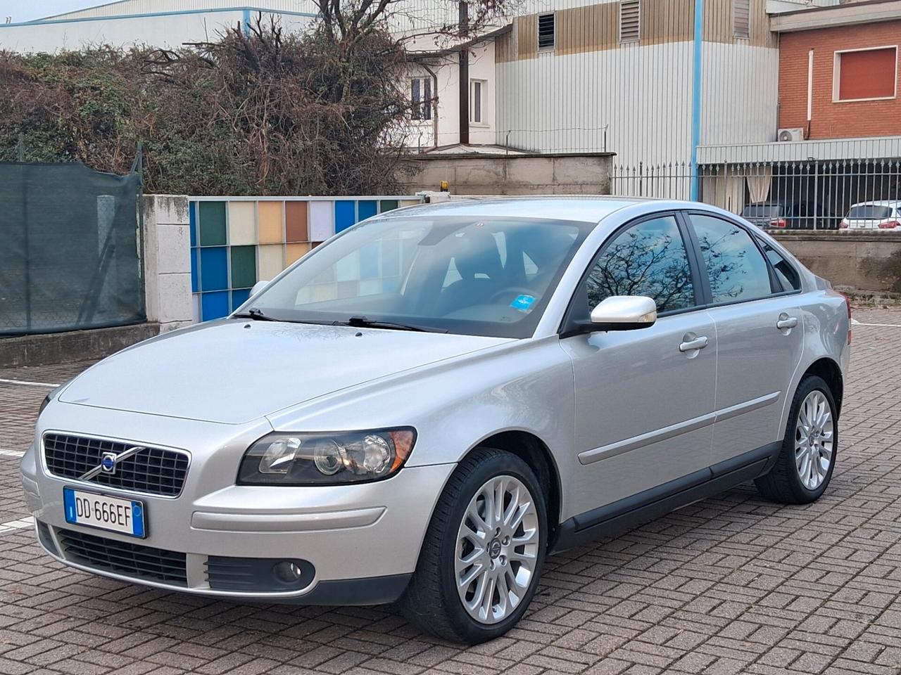 Volvo S40 2.0 D cat Summum NEOPATENTATI..CELL 320 147 1147 WUATSAPP