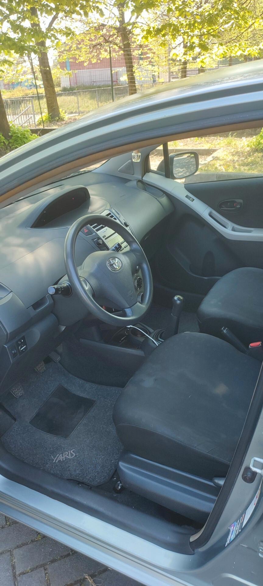 Toyota Yaris 1.0 5 porte