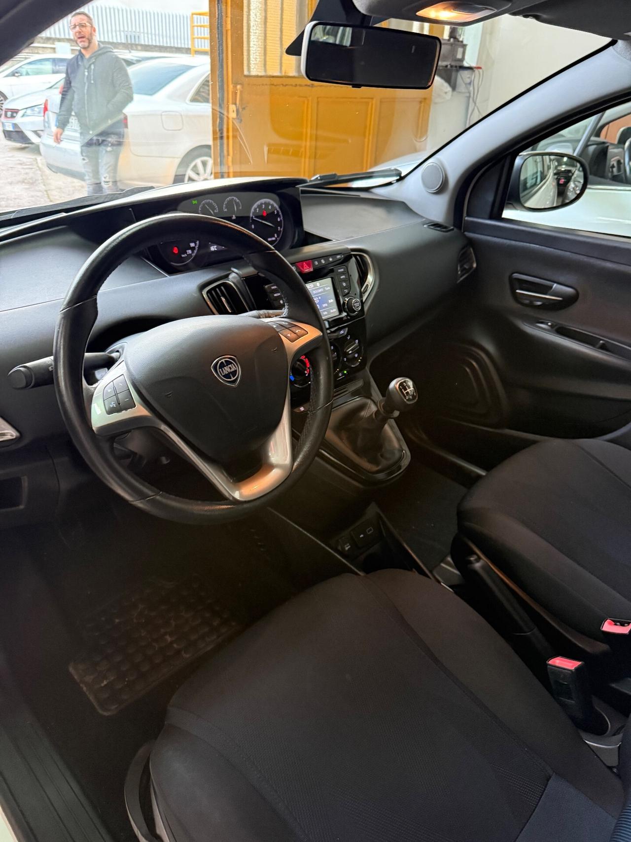 Lancia Ypsilon 1.2 69 CV 5 porte S&S Platinum