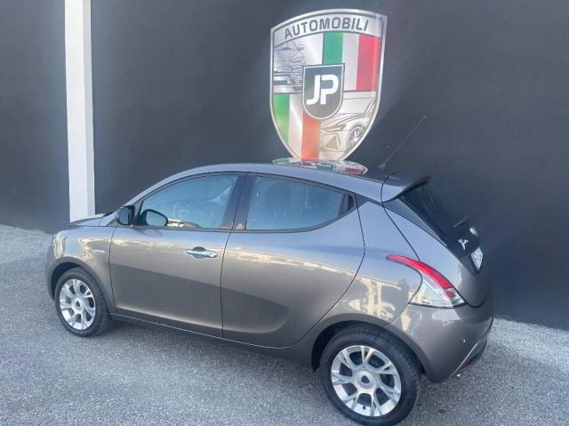 Lancia Ypsilon 1.2 Gold s&s PDC Cerchi 15" Schermo 5"