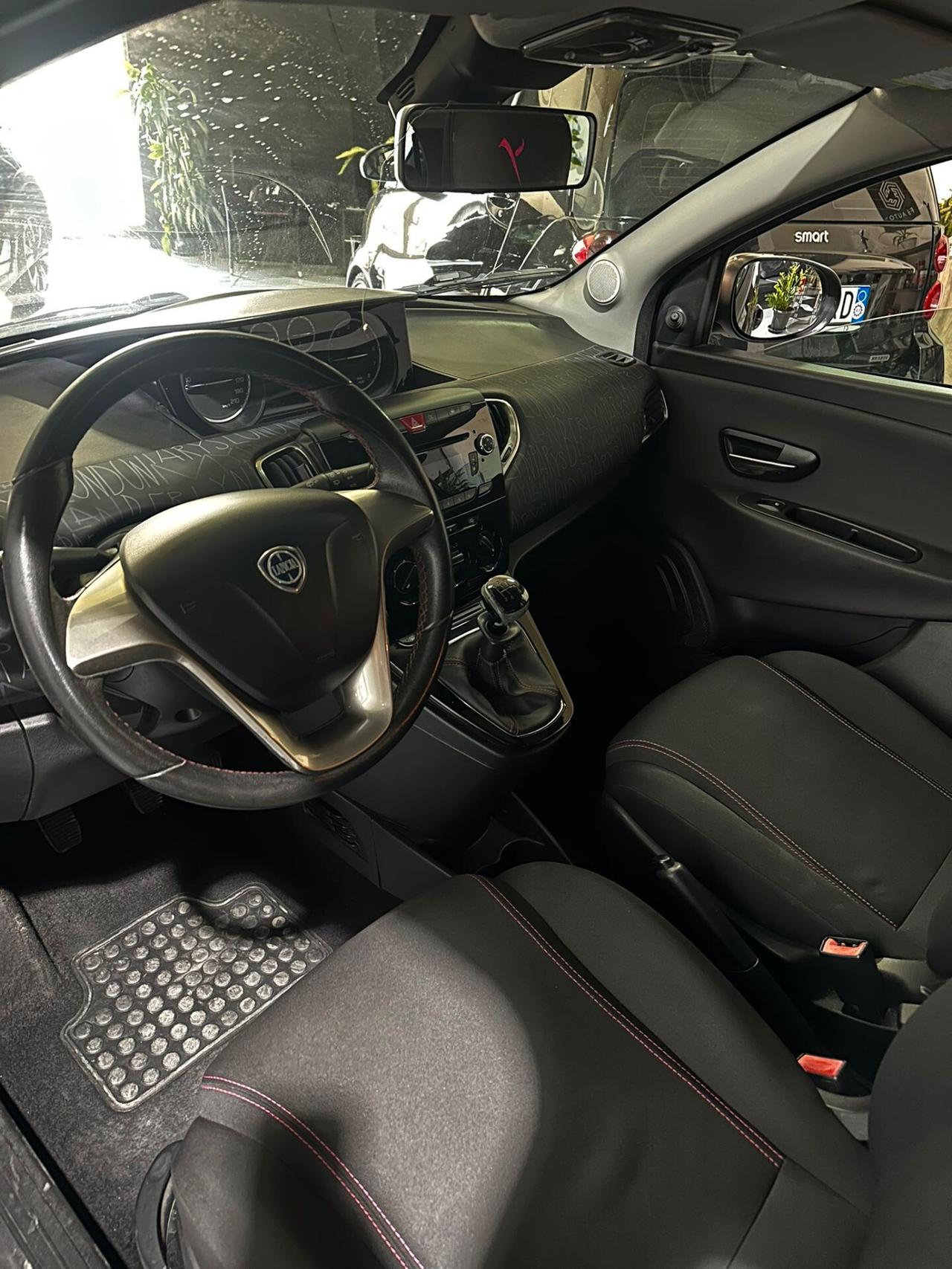 Lancia Ypsilon 1.2 69 CV 5 porte S&S Platinum