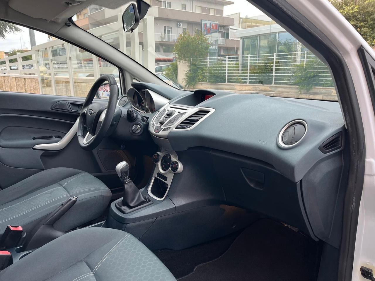 Ford Fiesta 1.4 TDCi 68CV 5 porte Titanium