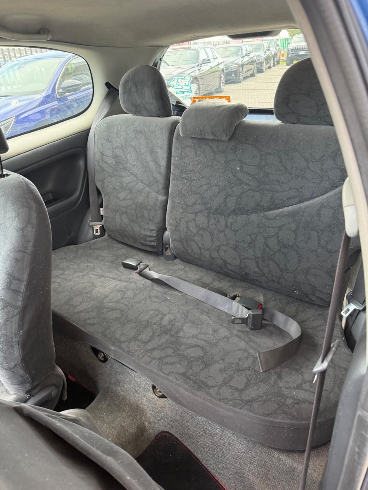 Toyota Yaris 1.0i 16V cat 3 porte Sol