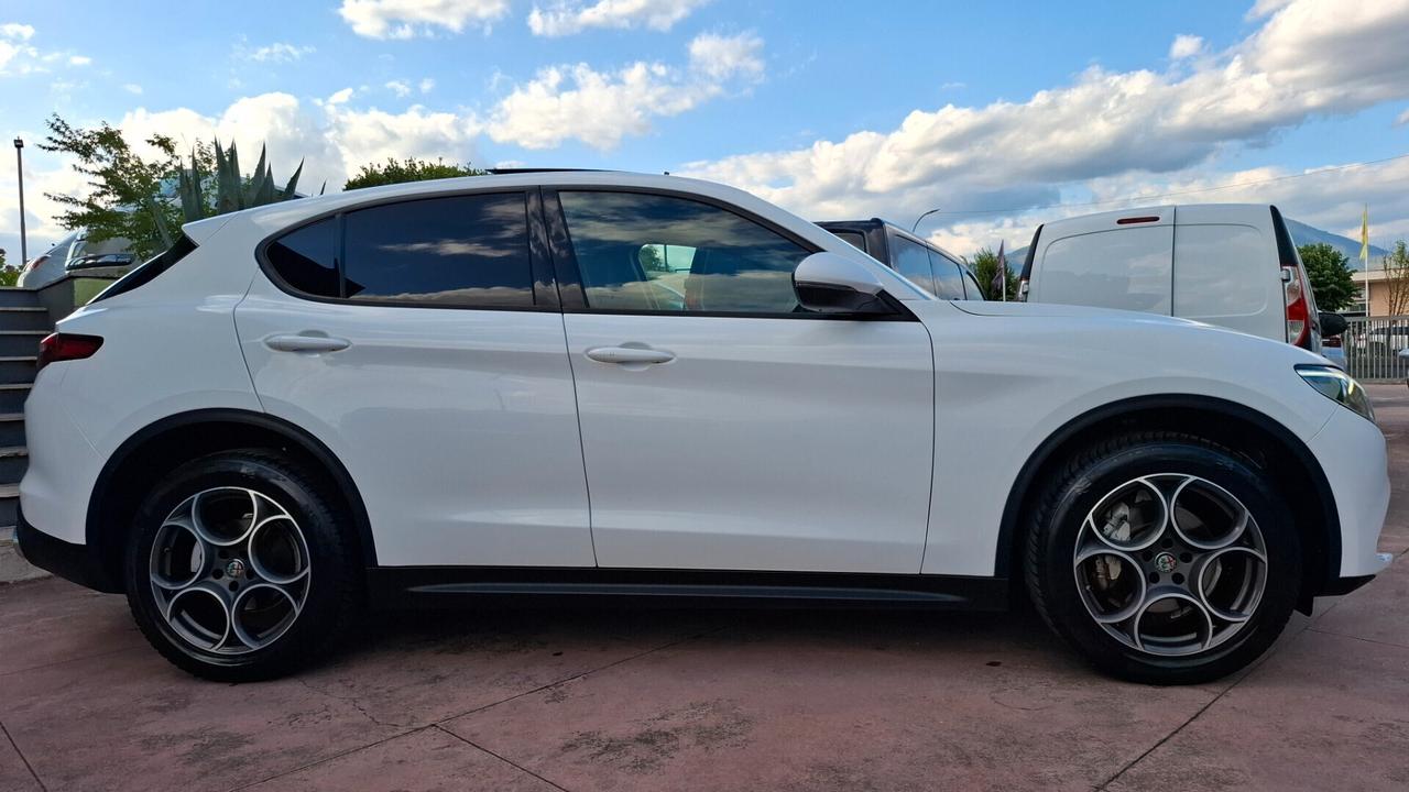 Alfa Romeo Stelvio 2.2 Turbodiesel 190 CV AT8 Q4 Executive -TETTO APRIBILE-CERCHI DA 19