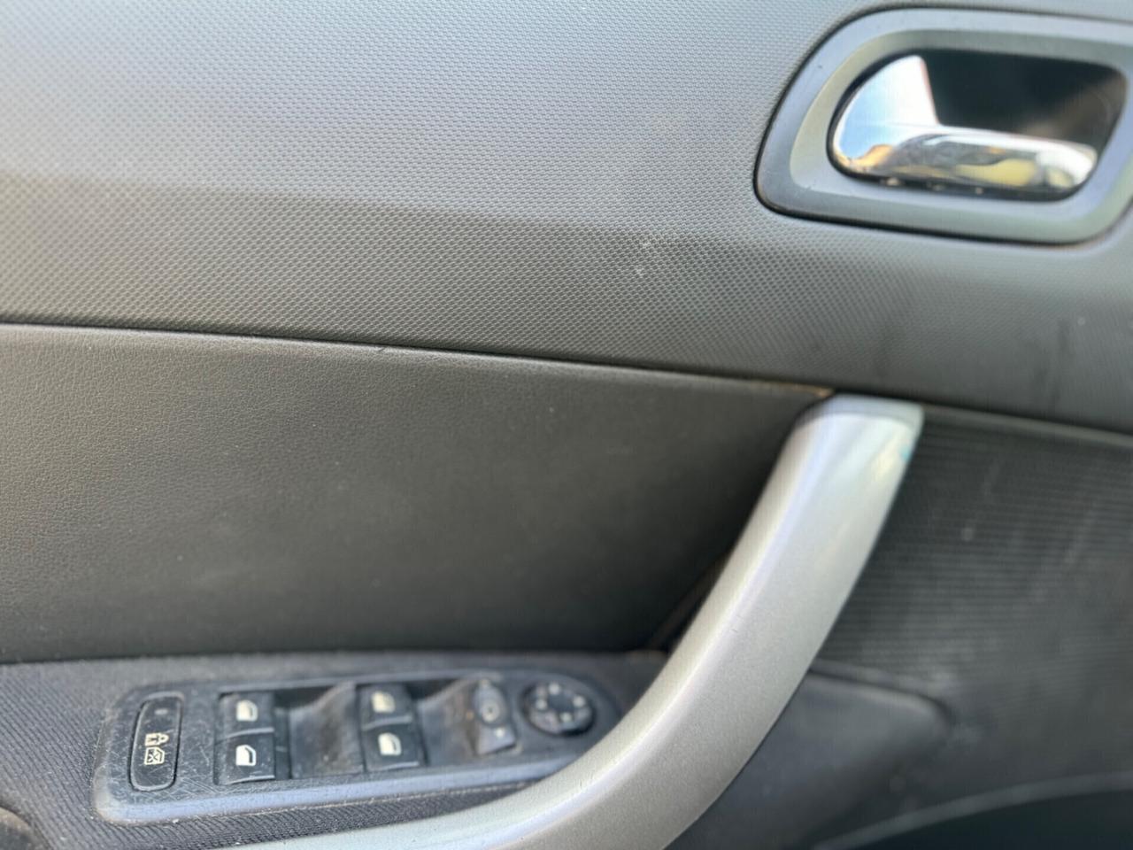 Peugeot 308 1.6 HDi 112CV cambio automatico 2011