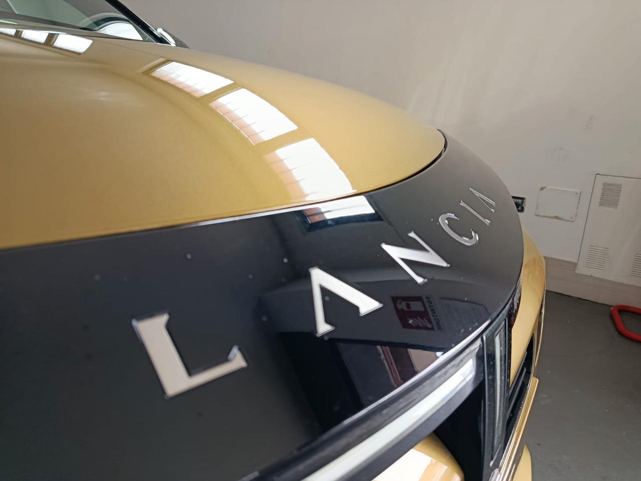 Lancia Ypsilon Hybrid e-DCT LX