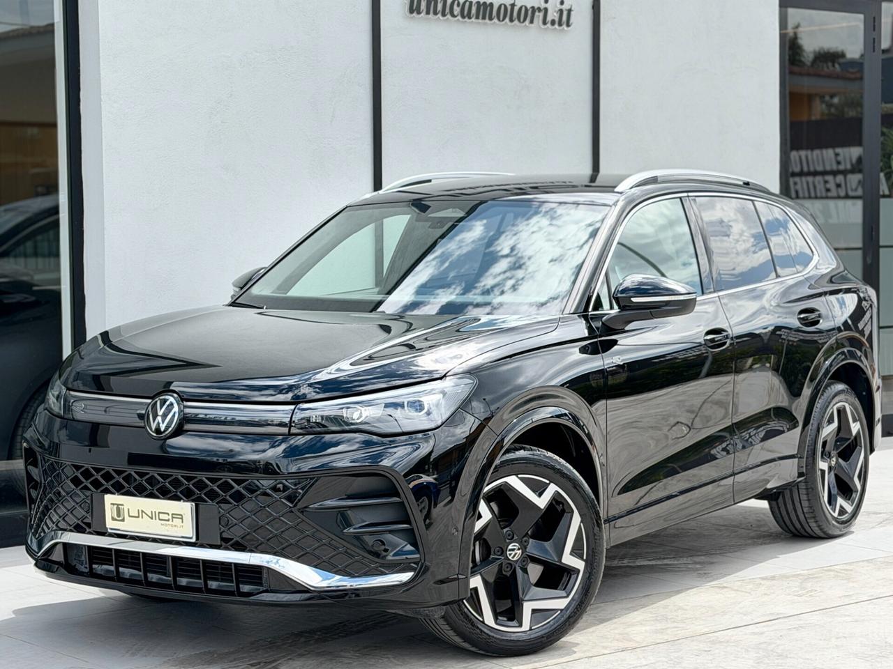 Volkswagen Tiguan 2.0 TDI 150 CV DSG R-Line UNICO PROPRIETARIO ITALIANA