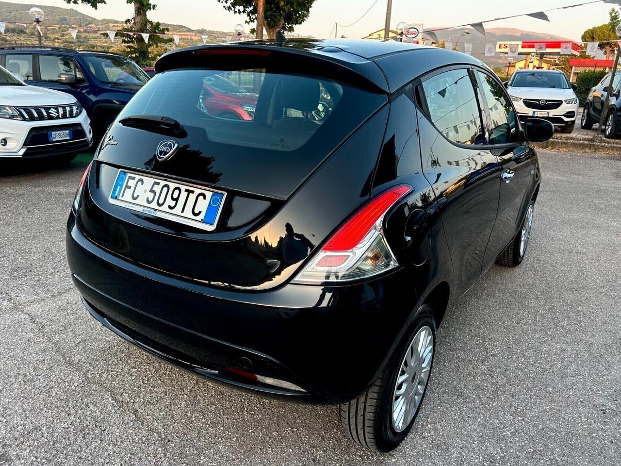 " UNA CHICCA " Lancia Ypsilon 85 CV Metano Ecochic Platinum