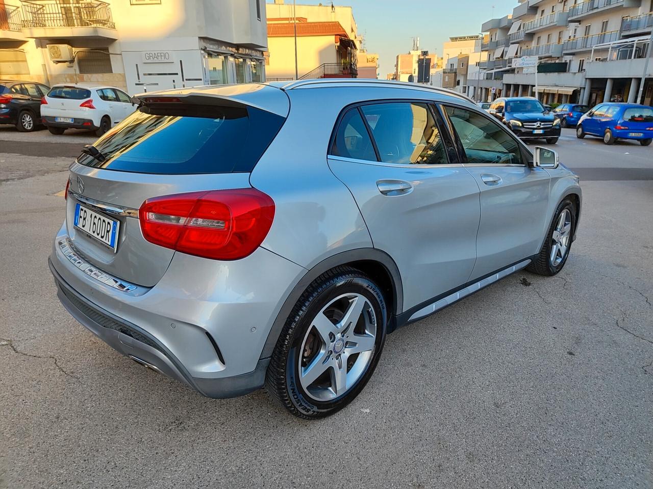 Mercedes-benz GLA 180 Sport AMG * Navi * Full * AMG * Garantita 12 Mesi