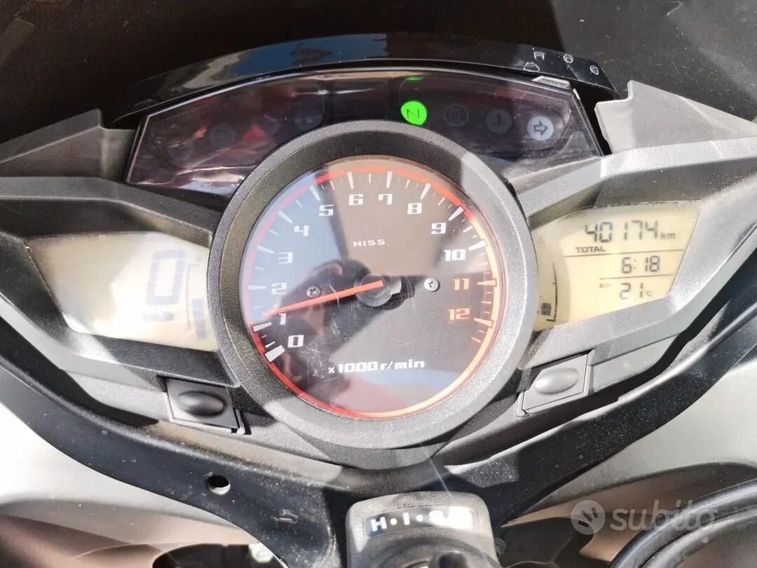 Honda VFR 1200 F V4 173 cv