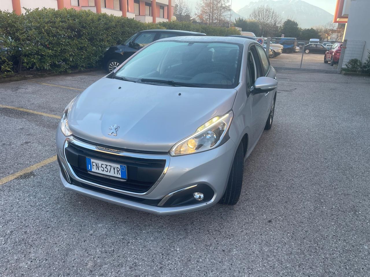 Peugeot 208 82 5 porte Allure SI NEOPATENTATI